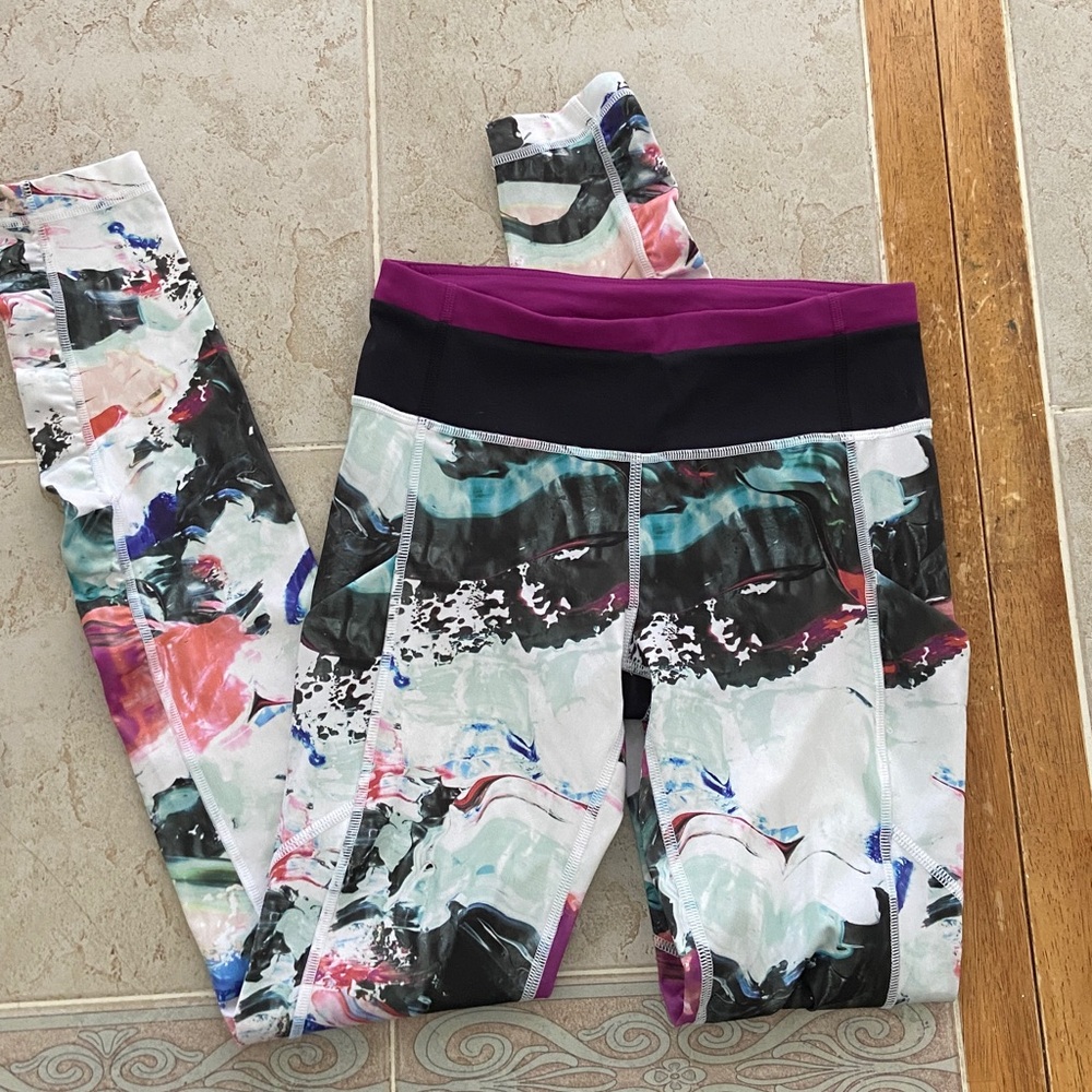 RARE Lululemon Unicorn Tears Wunder Under In excellent condition Size 4